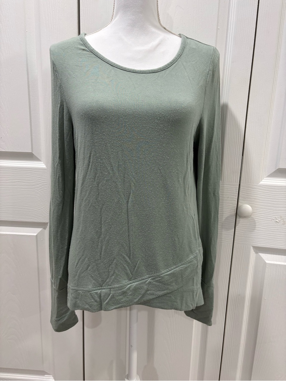 Colosseum Women's Sage Green Long-Sleeve Tee